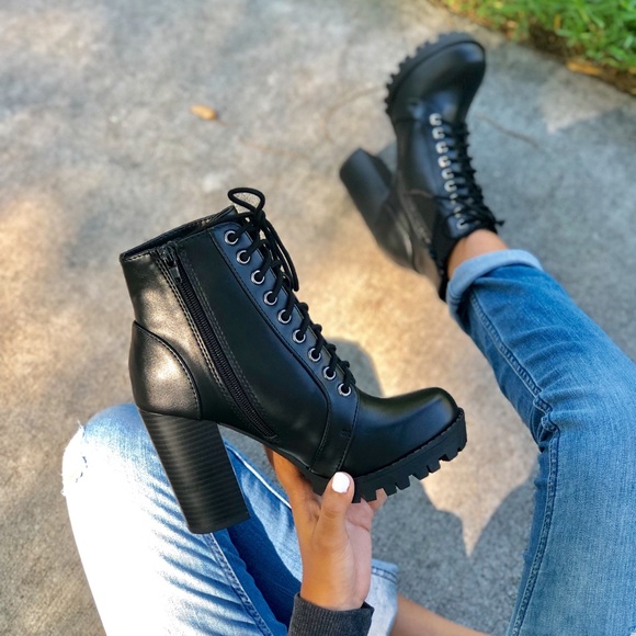 Shoes - Women Chunky Lace Up booties